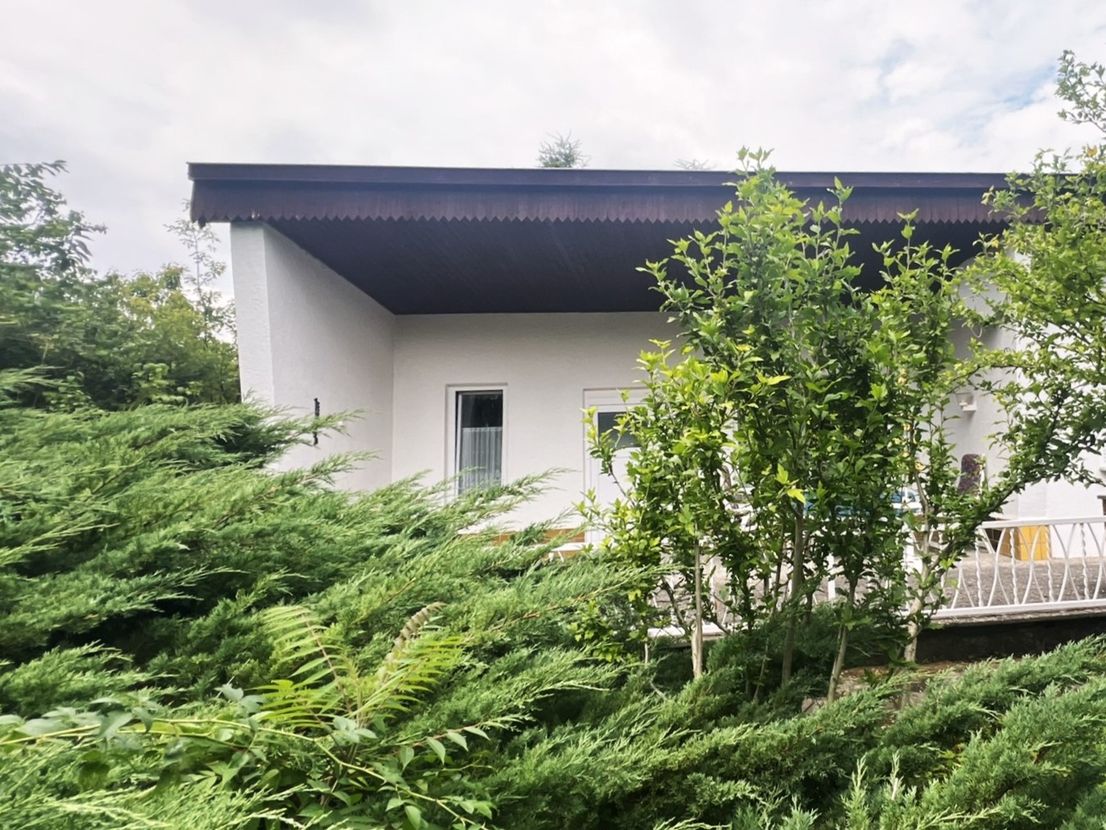 Gemütliches, kleines Wochenendhaus auf sonnigem Eigenlandgrundstück am